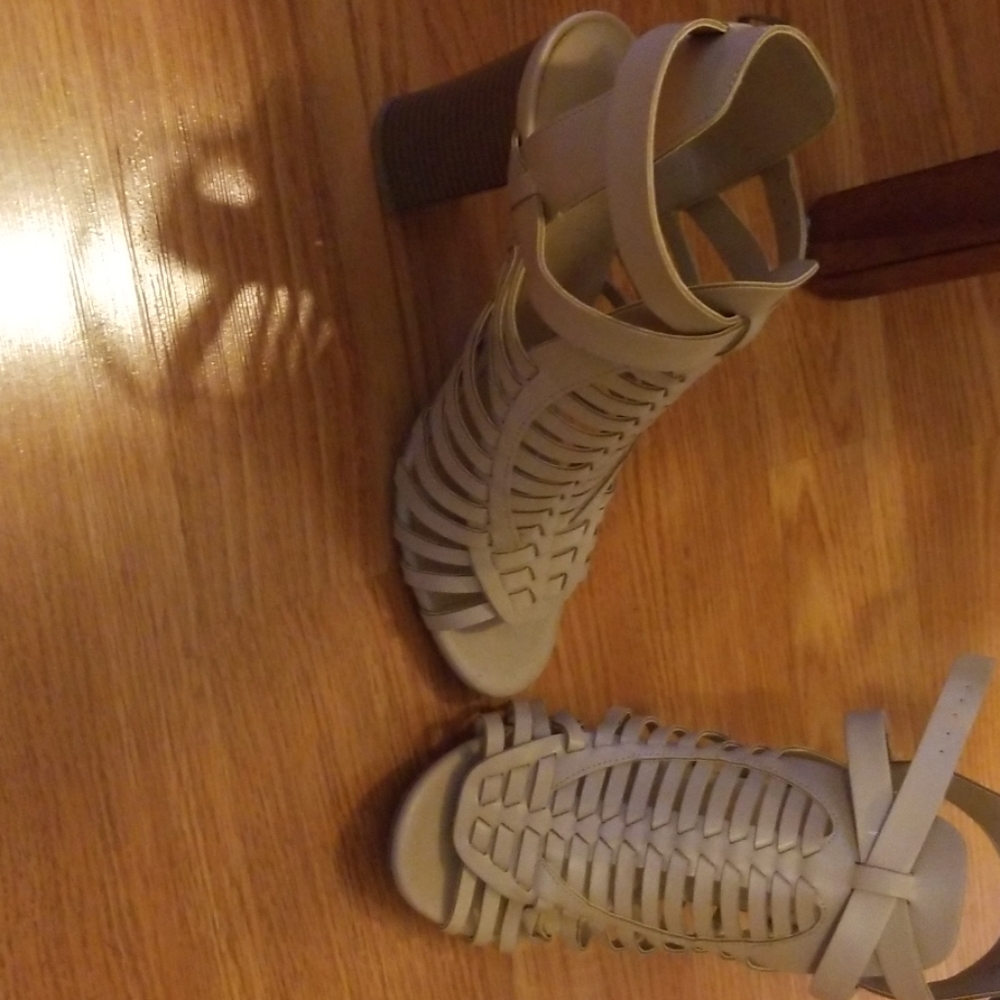 Heels - Picture 3 of 5